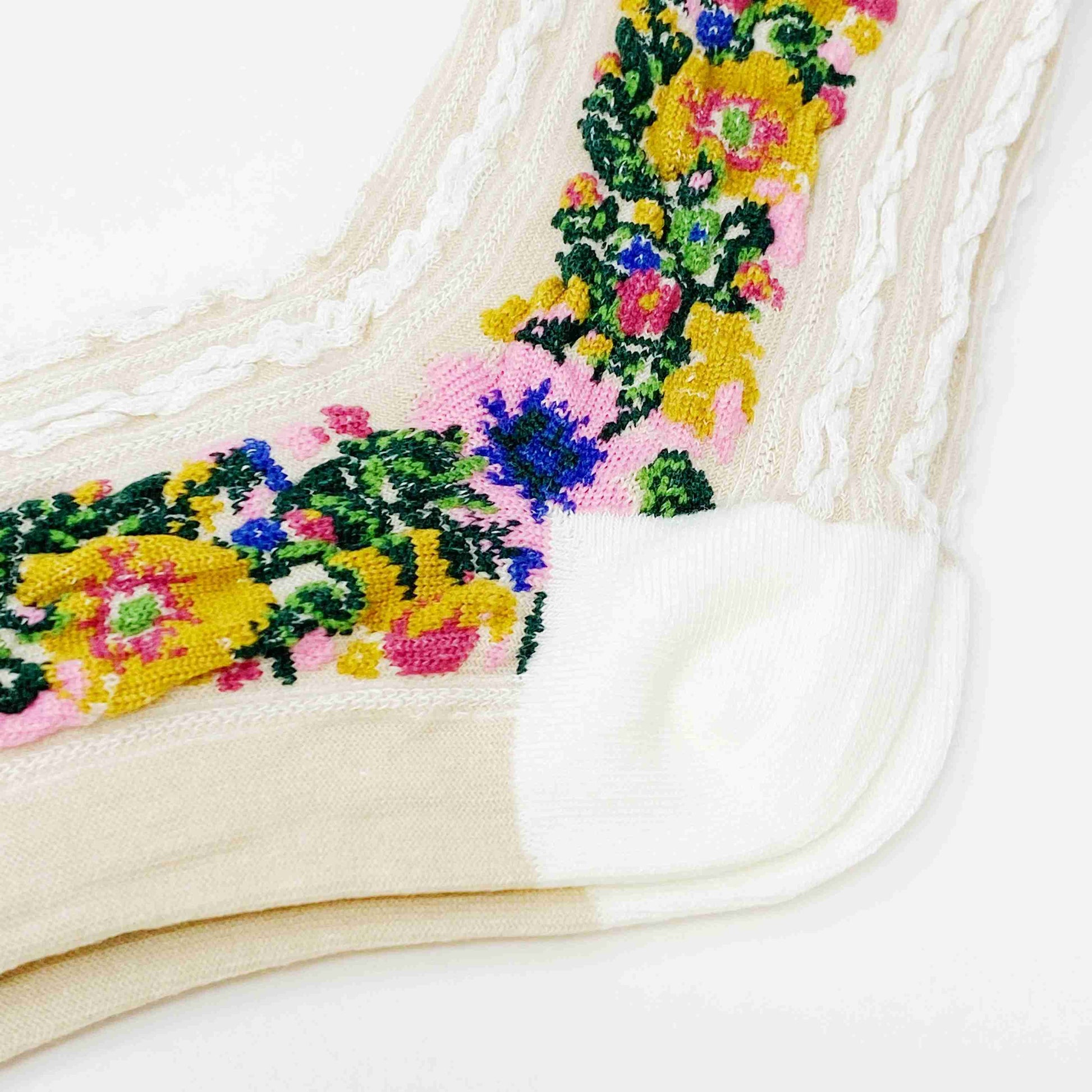 Noble Floral Beauty Socks

